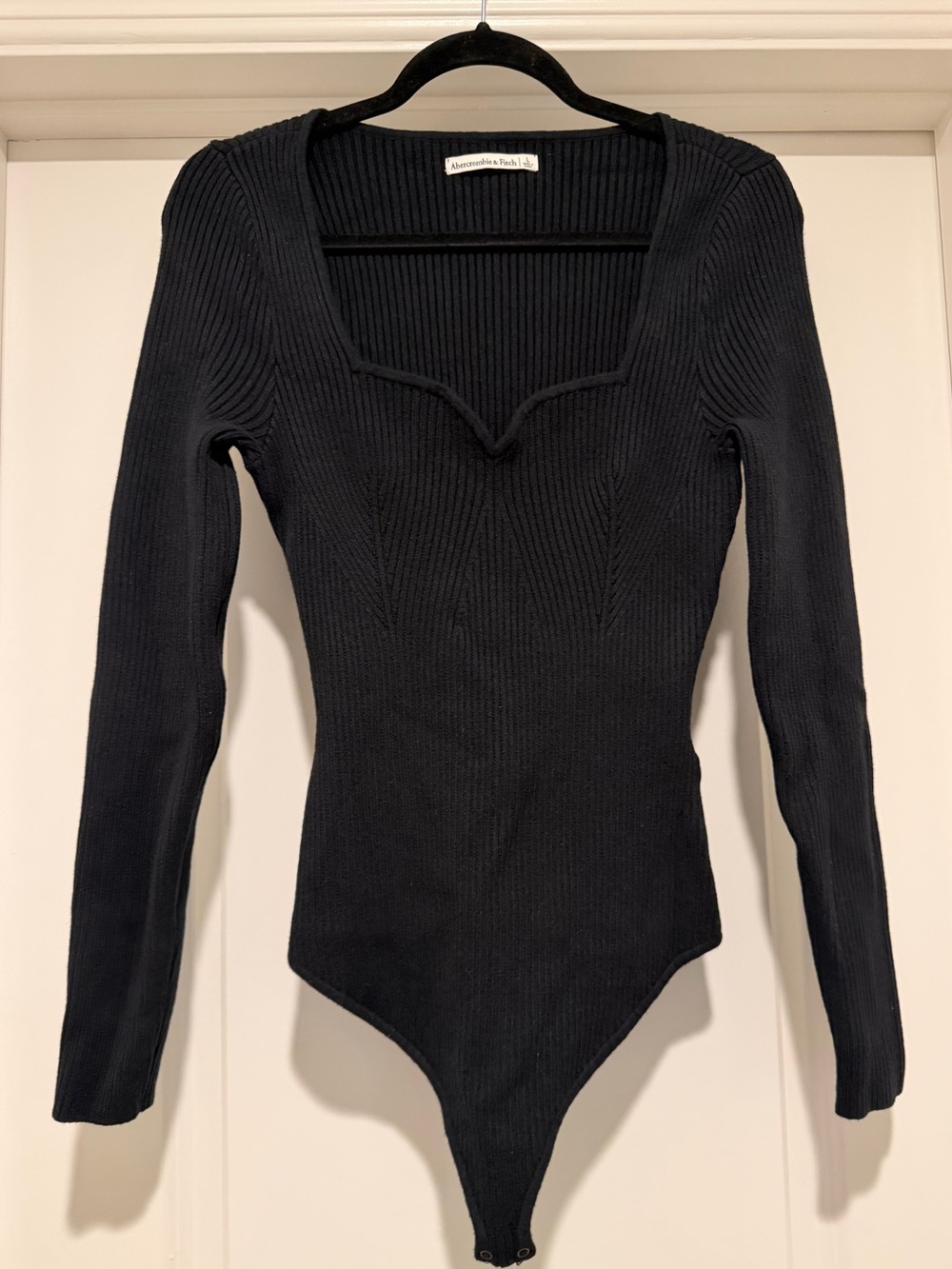 Size Large-Abercrombie & Fitch Black Ribbed Sweetheart Neck Long-Sleeve Bodysuit